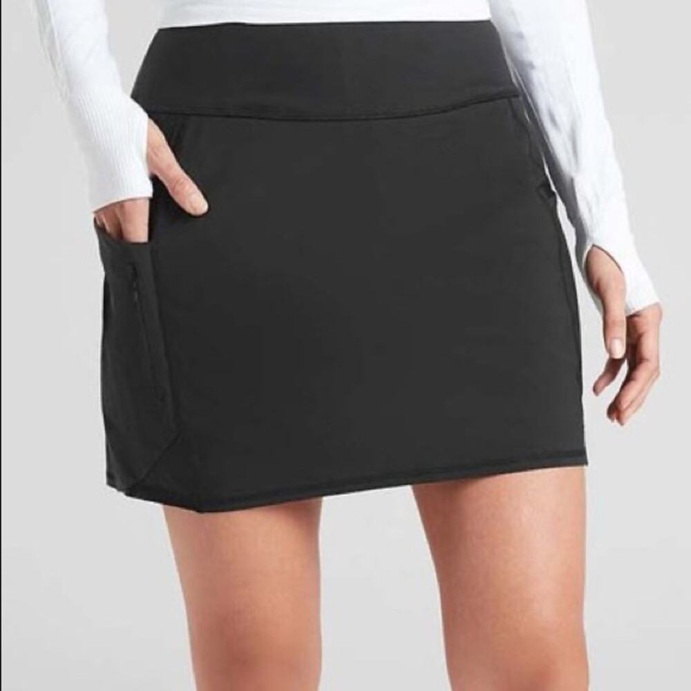 Athleta Action Skort in Dobby 14.5" in Black.